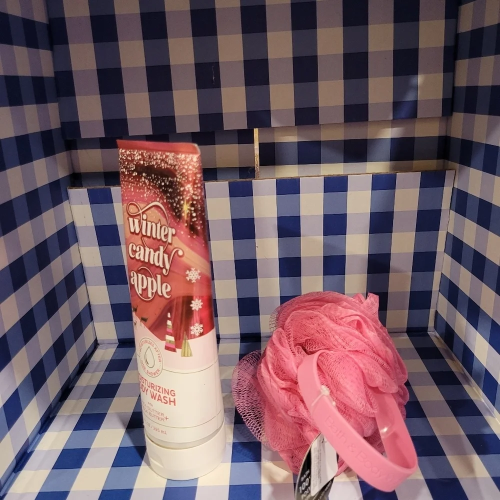 Bath&Body Works Winter Candy Apple Moisturizing Body Wash & Loofah